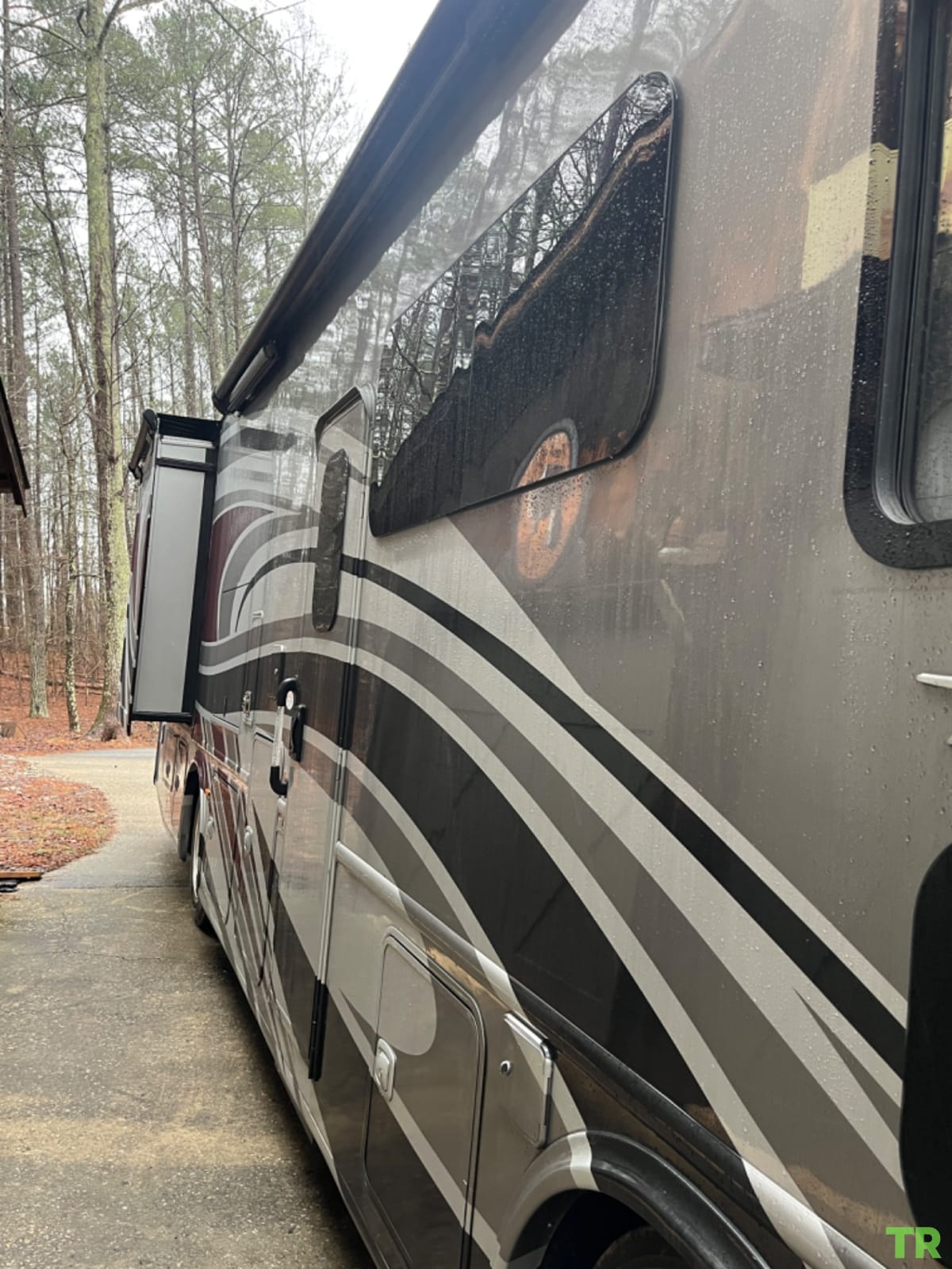 Used 2022 Thor Palazzo 33.5 | Diesel Pusher | Bath & a Half | Bunkhouse | Only 7,200 Miles | Private Owner