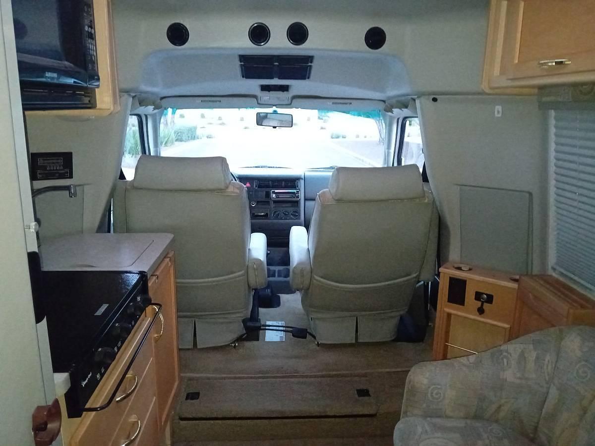 Used 2005 Winnebago Rialta