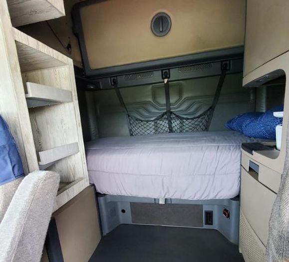 Used 2010 Freightliner Cascadia 125