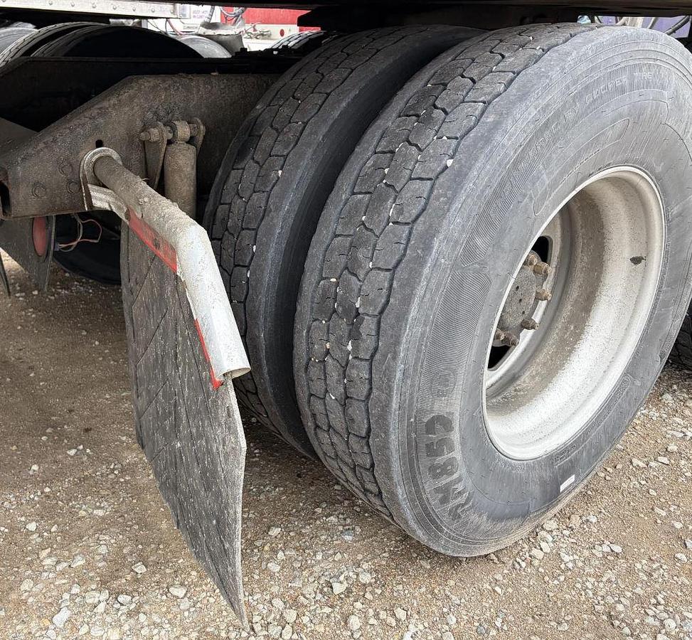 Used 2005 KENWORTH W900L Conventional Sleeper Semi Truck