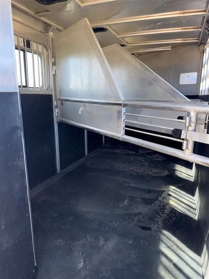 Used 2002 Sooner Revolution 4 Horse