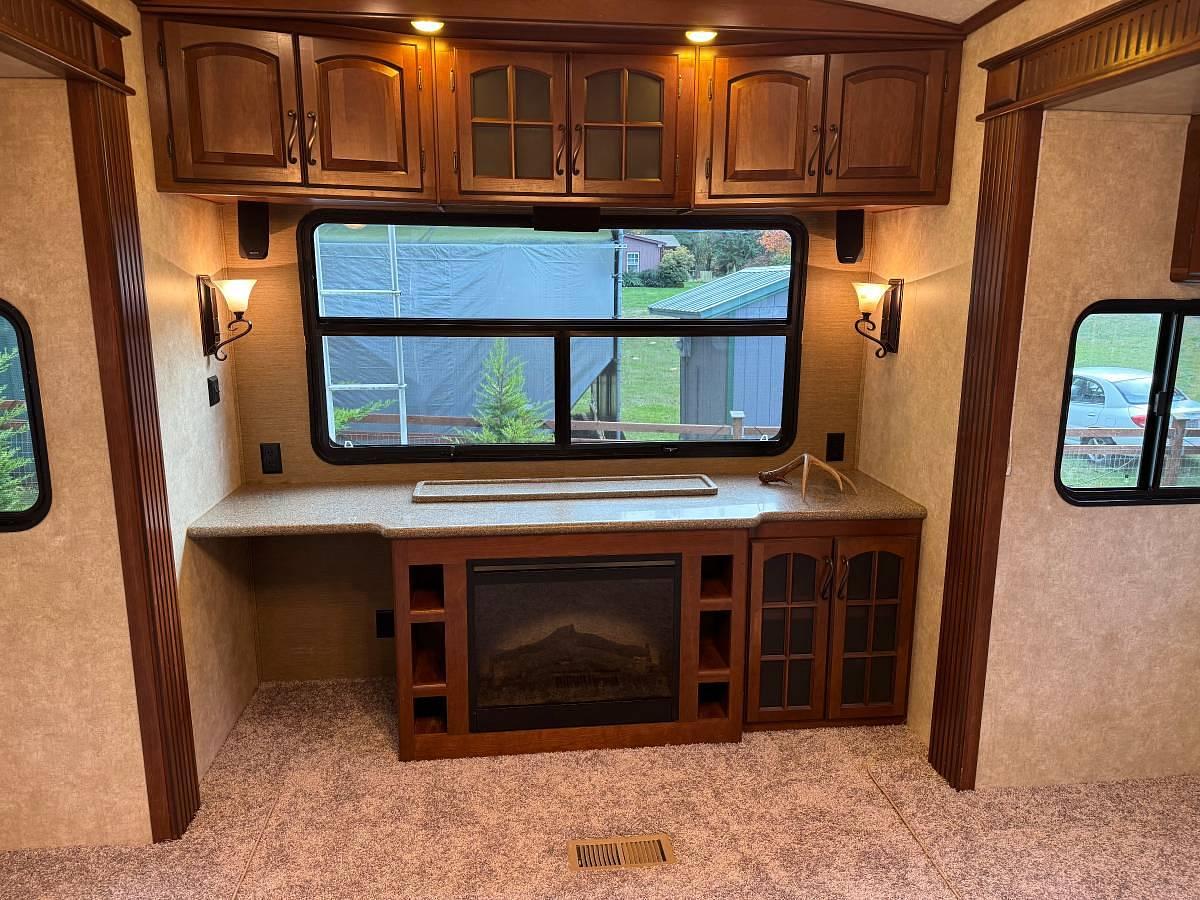 Used 2014 Keystone Montana 3625RE