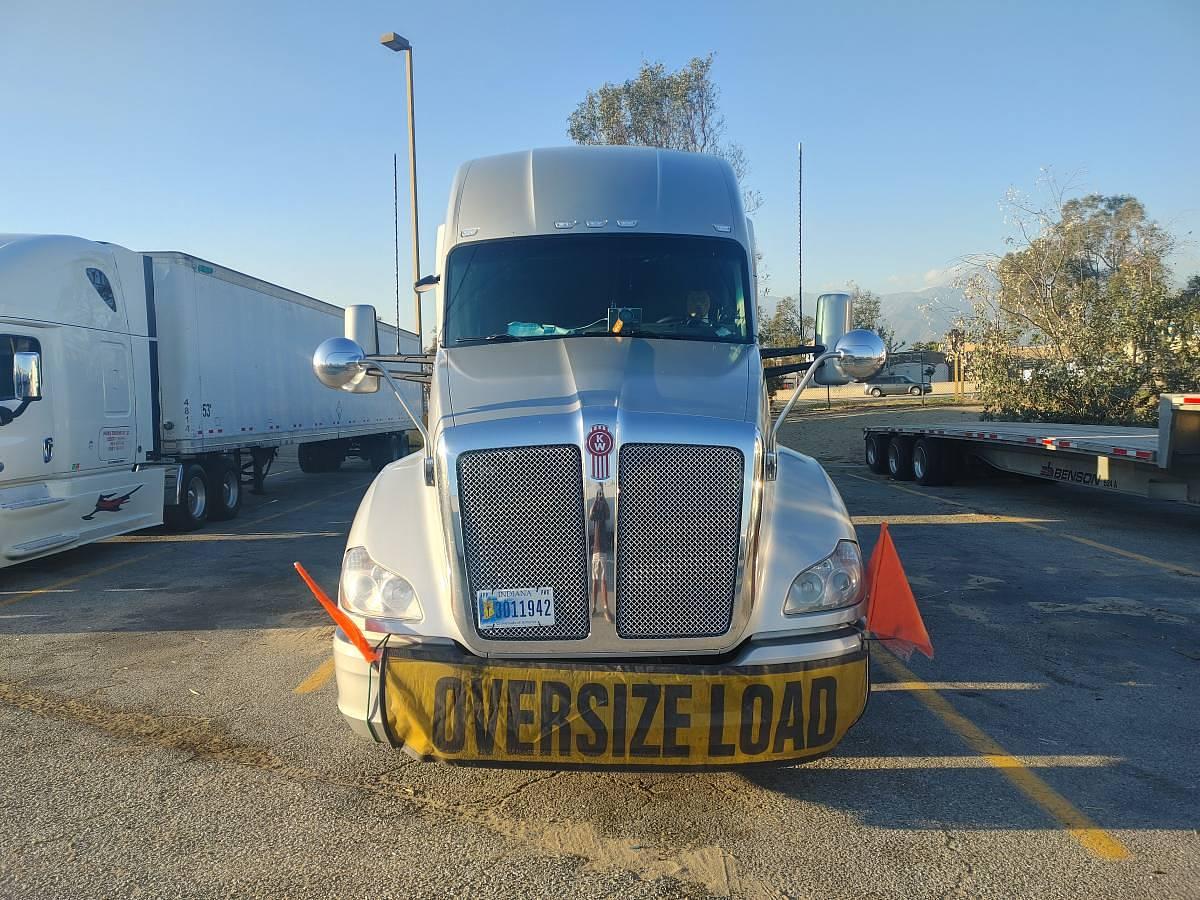 Used 2014 Kenworth T680 Sleeper Semi Truck