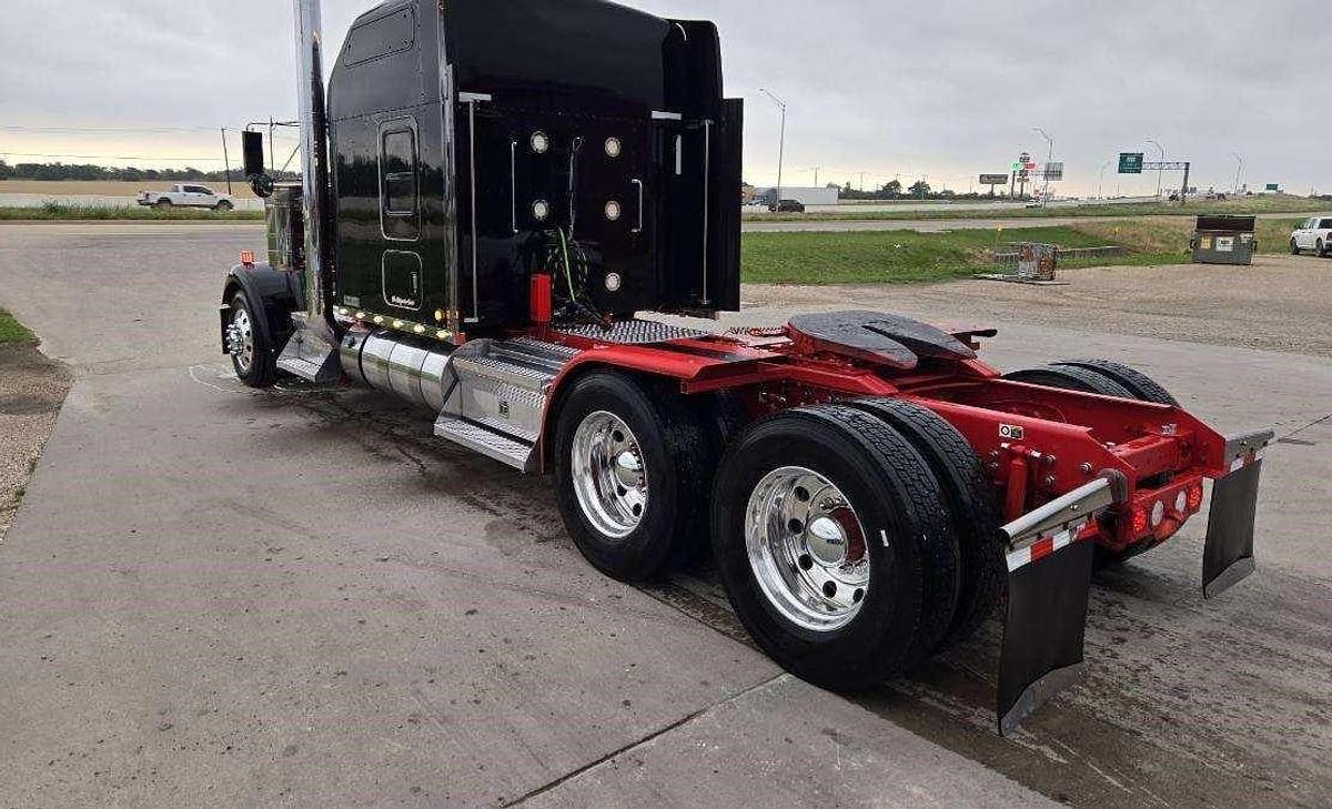 Used 2021 Kenworth W900