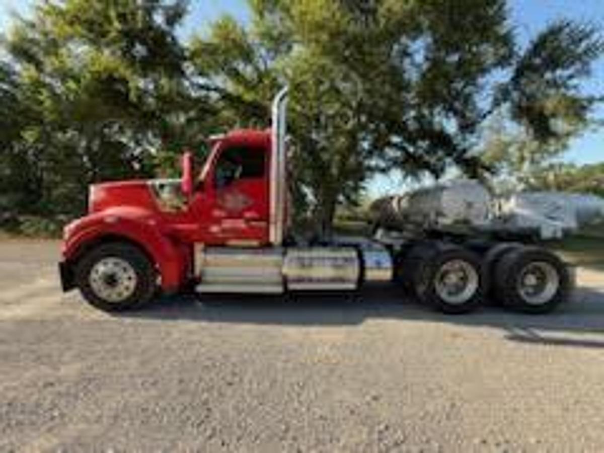 Used 2021 Kenworth W900 Day Cab Semi Truck