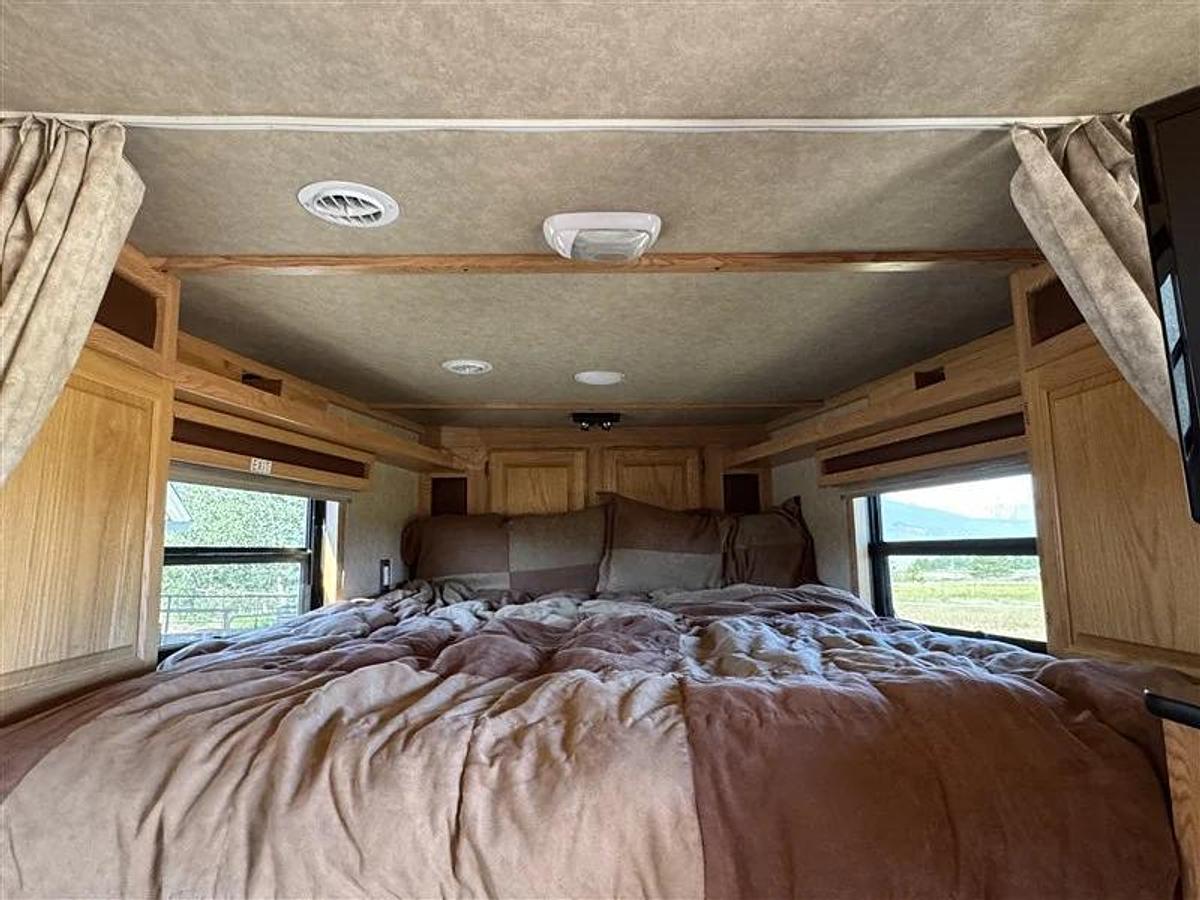 Used 2006 Kiefer Built Evolution 4 Horse