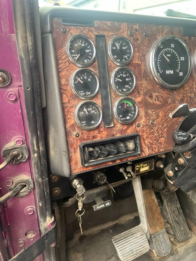 Used 1997 INTERNATIONAL 9400 Sleeper Semi Truck