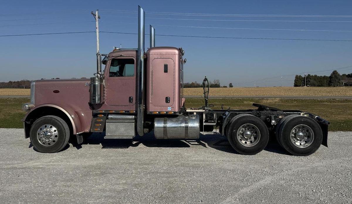 Used 2013 Peterbilt 389 Sleeper Semi Truck