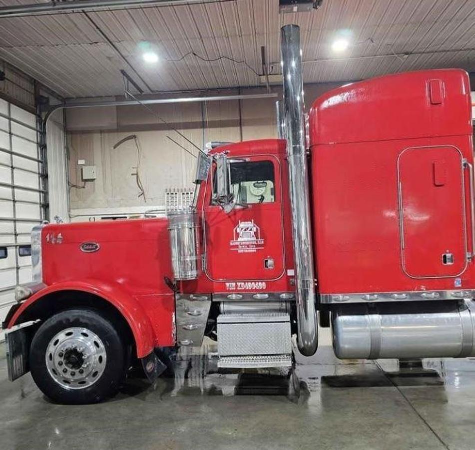 Used 1999 Peterbilt 379 Sleeper Semi Truck