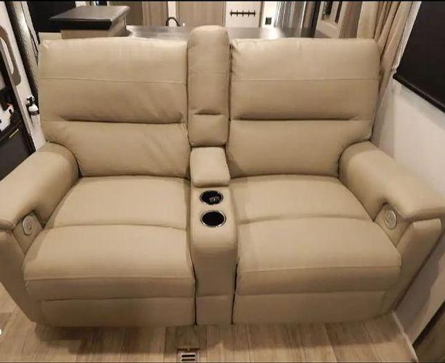 Used 2021 Keystone Montana 3761FL