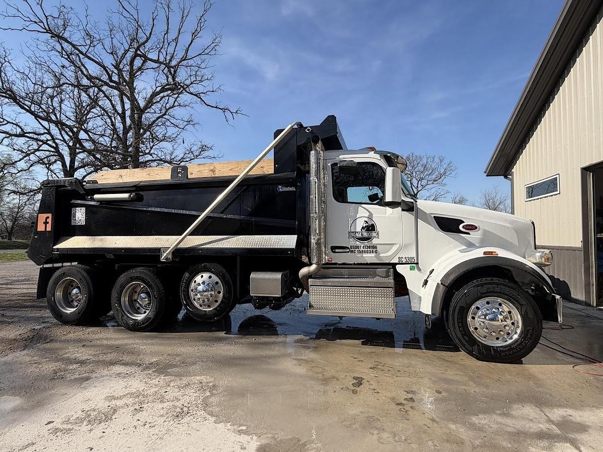Used 2025 Peterbilt 567