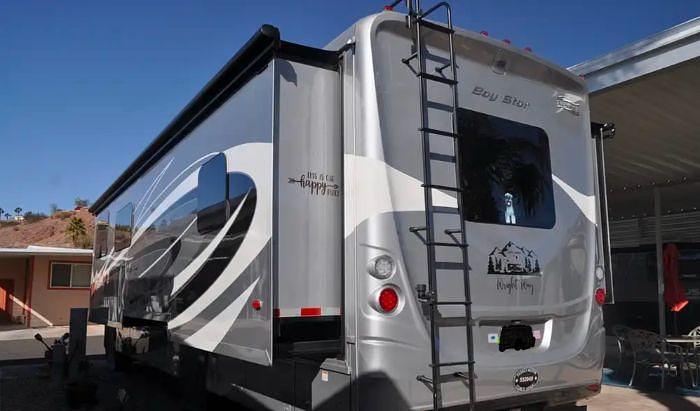 Used 2017 Newmar Bay Star 3401