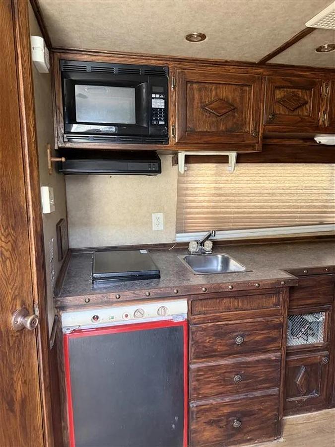 Used 1999 Elite 3 Horse LQ Trailer