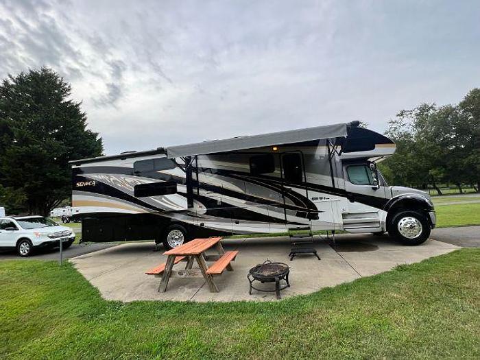 Used 2018 Jayco Seneca 37FS