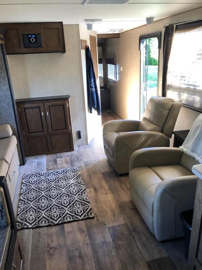 Used 2016 Forest River Wildwood T27RKSS Travel Trailer & 2016 Ford F250