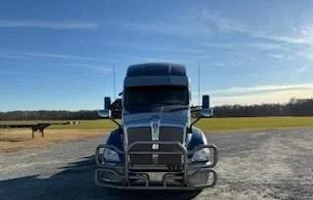 Used 2017 Kenworth T680 Sleeper Semi Truck