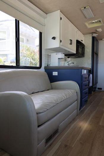 Used 2002 Fleetwood Discovery 37U