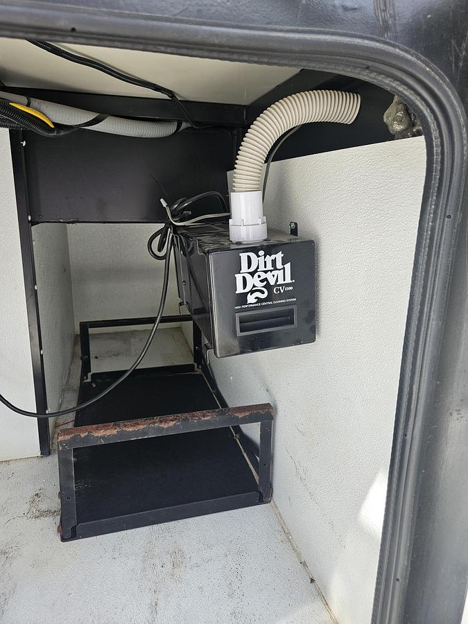 Used 2014 Fleetwood Expedition 40X