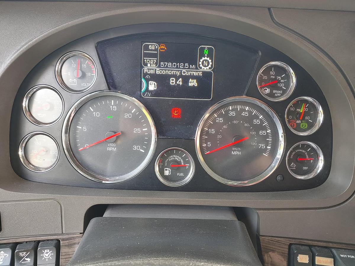 Used 2019 Kenworth T880 with 2013 Doonan Specialized Drop Deck Trailer