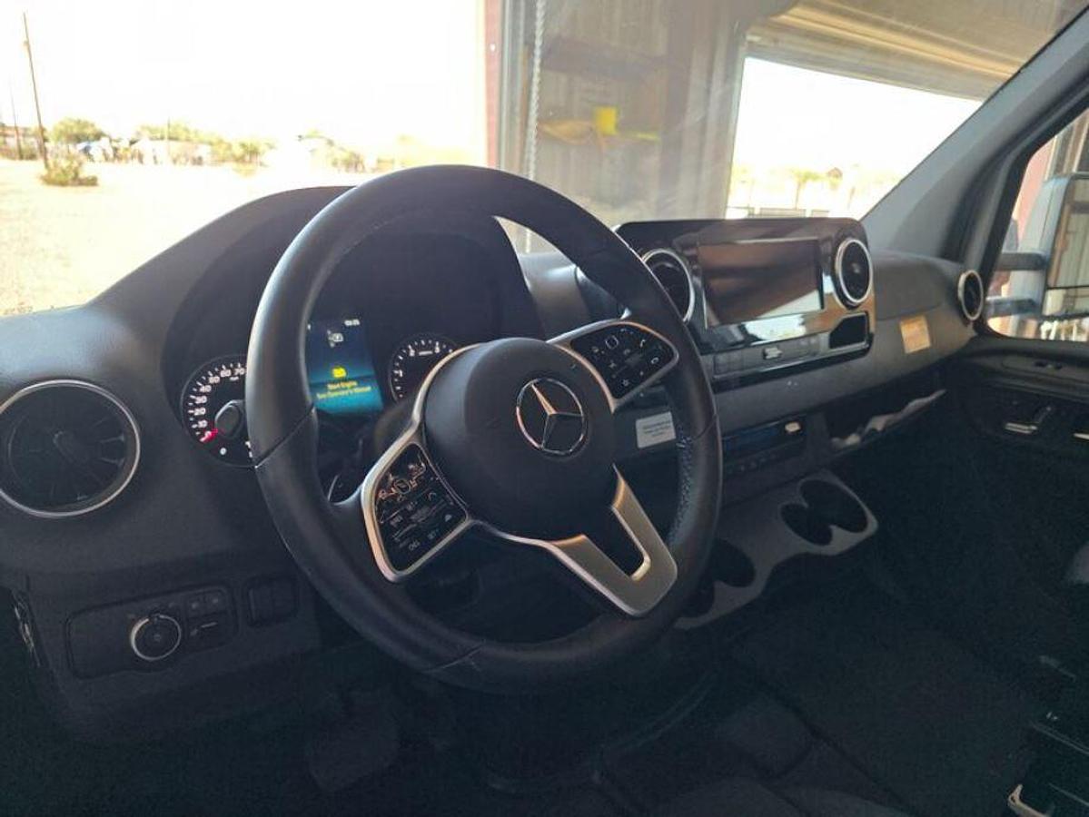 Used 2024 Tiffin Wayfarer 25RW