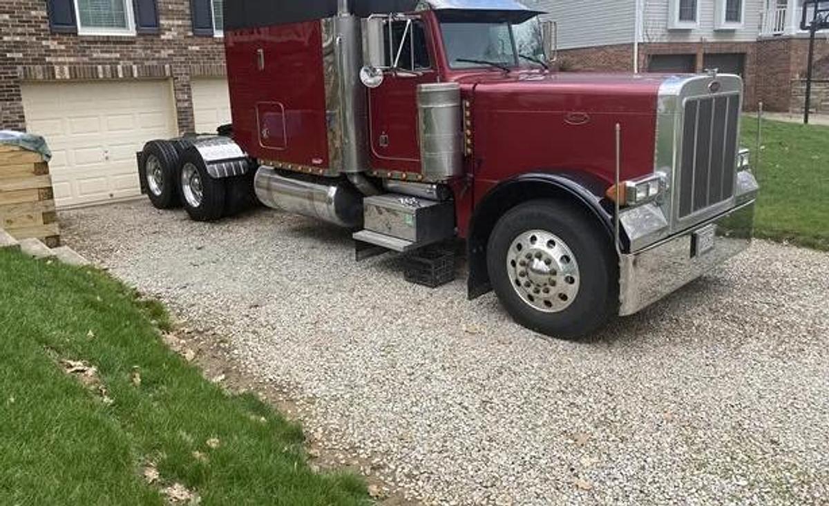 Used 2003 Peterbilt 379EXHD Extended Hood