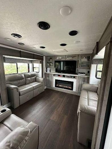 Used 2023 Dutchmen Yukon 421FL