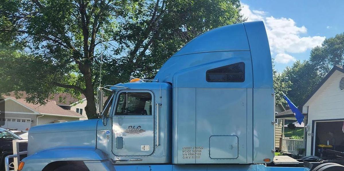 Used 1999 FREIGHTLINER FLD120 Conventional Sleeper Semi
