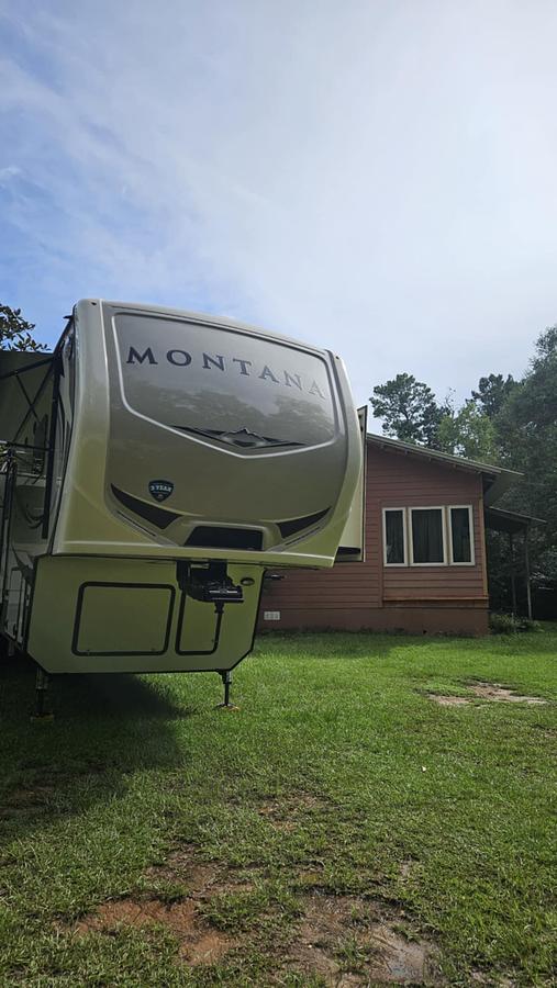 Used 2019 Keystone Montana 3121RL Fifth Wheel