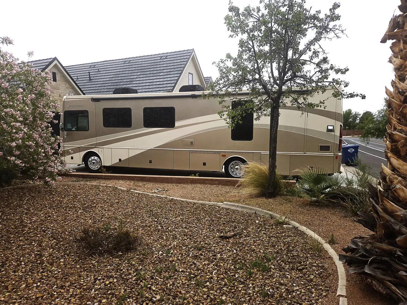 Used 2007 Fleetwood Discovery 39V