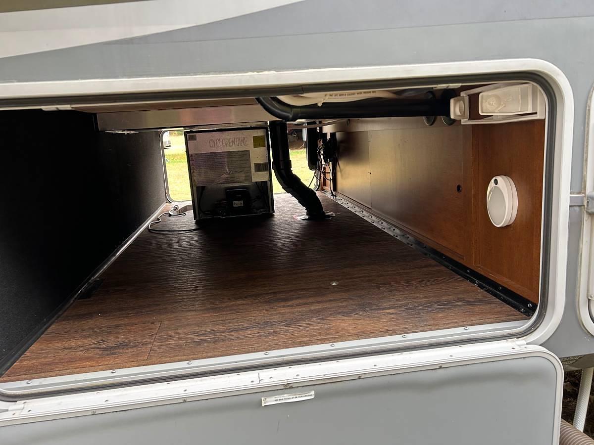 Used 2015 Open Range Light 318RLS