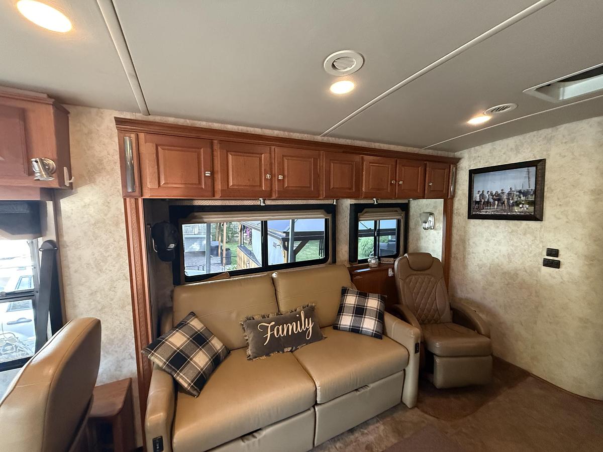 Used 2009 Winnebago Journey 34Y Class A Motorhome