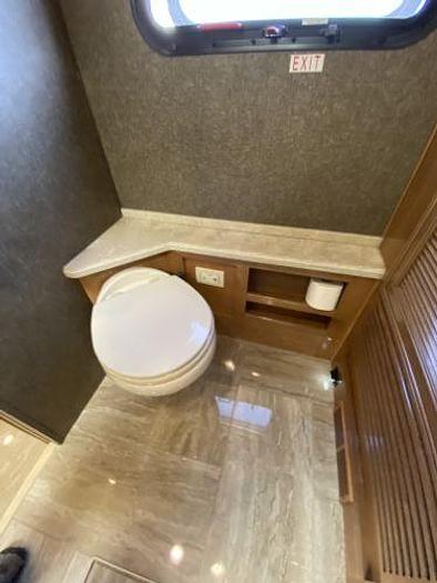 Used 2019 Thor Venetian J40