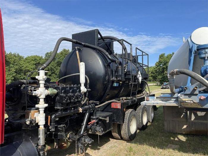 Used 2009 Volvo VHD64F430 Oil Field Truck
