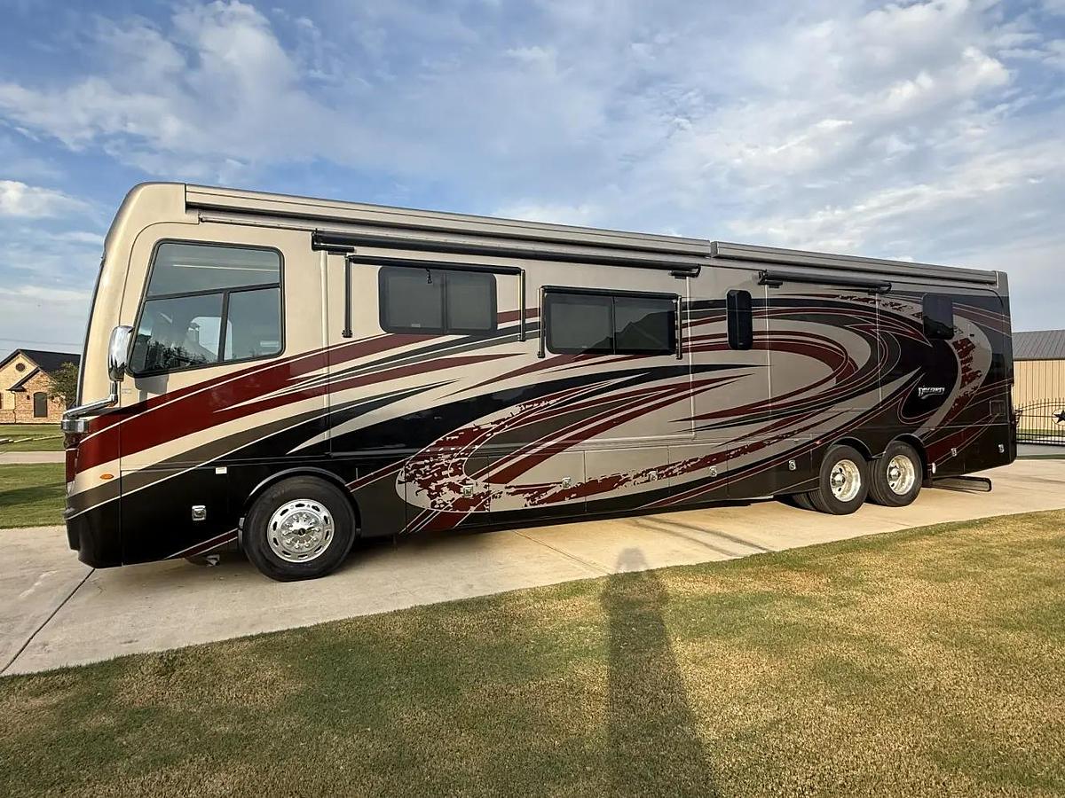 Used 2022 Fleetwood Discovery LXE 44H