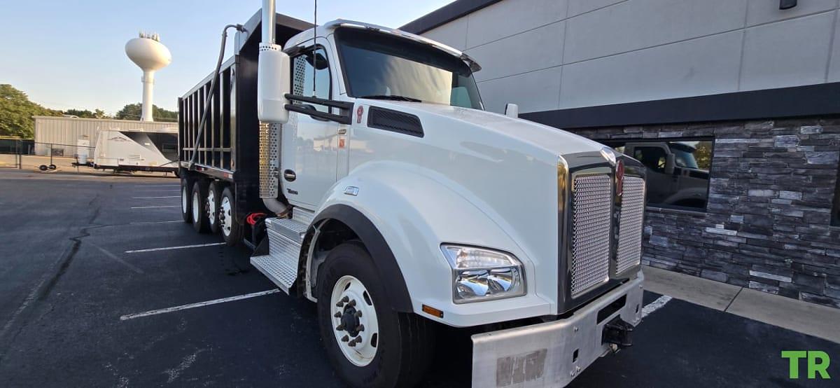Used 2024 Kenworth T880