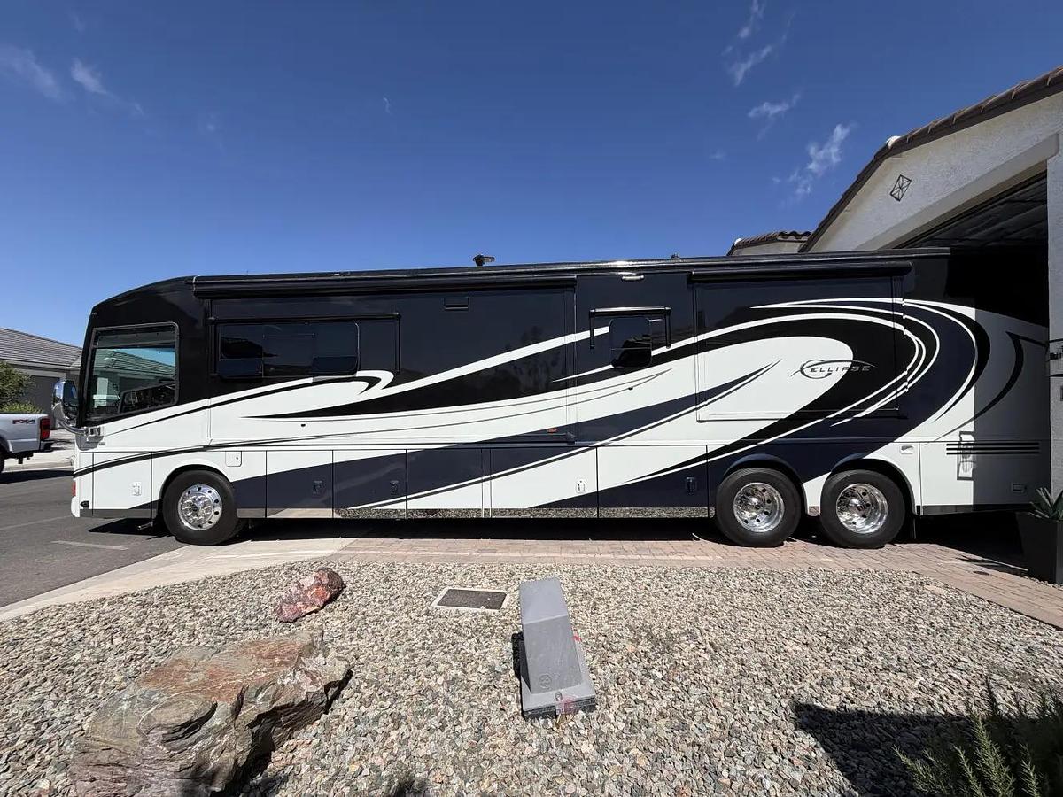 Used 2015 Winnebago Itasca Ellipse 42HD