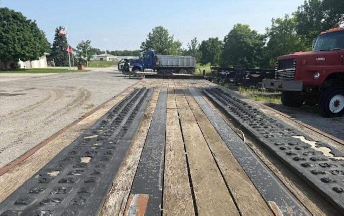 Used 2012 D&K TRAILERS INC 32'