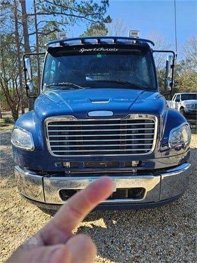 Used 2015 Freightliner BUSINESS CLASS M2 106