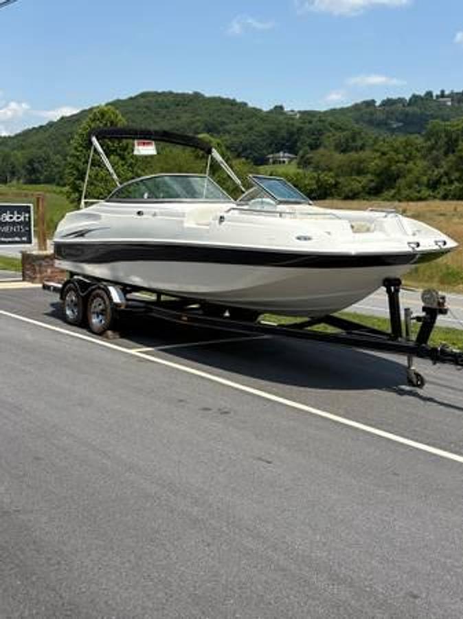 Used 2007 Caravelle 21' Deck Boat
