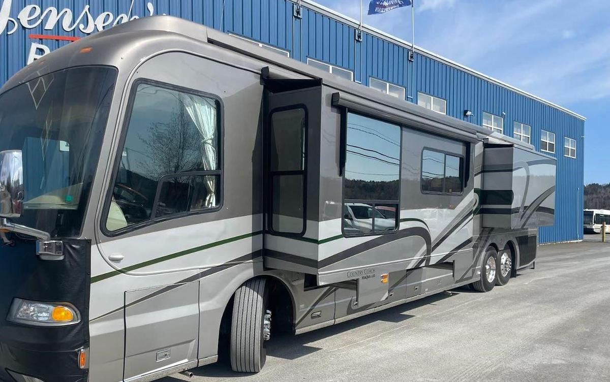 Used 2005 Country Coach Magna 630