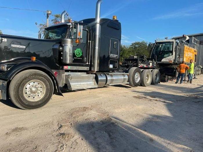 Used 2022 KENWORTH W900 Sleeper Truck