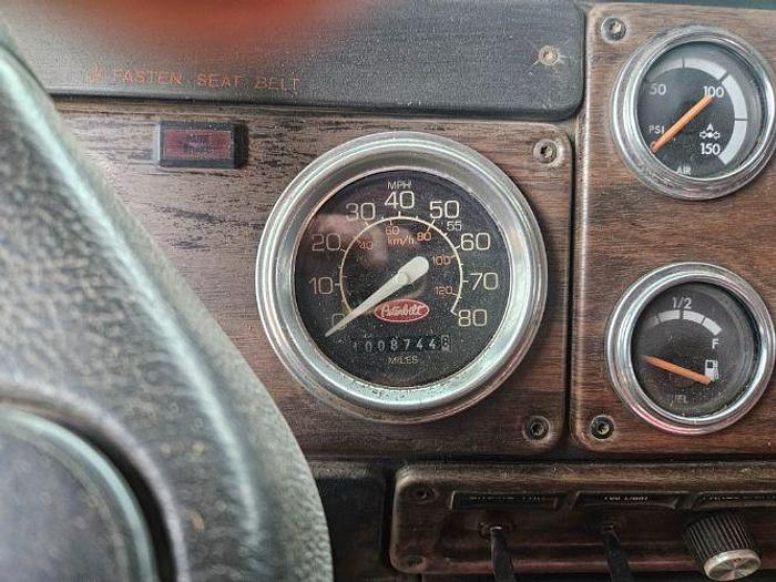 Used 1995 Freightliner FLD120 Manure Spreader