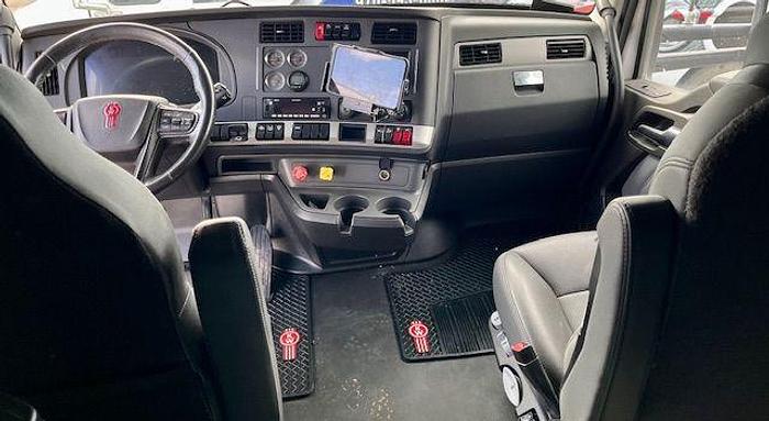 Used 2022 KENWORTH T880