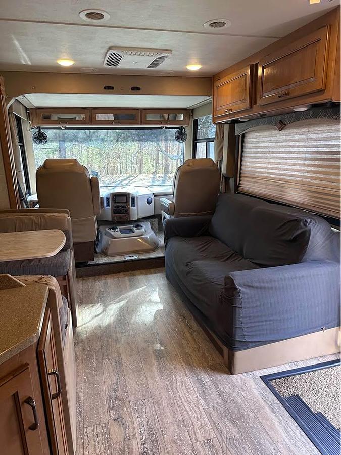 Used 2017 Thor Motor Coach Hurricane