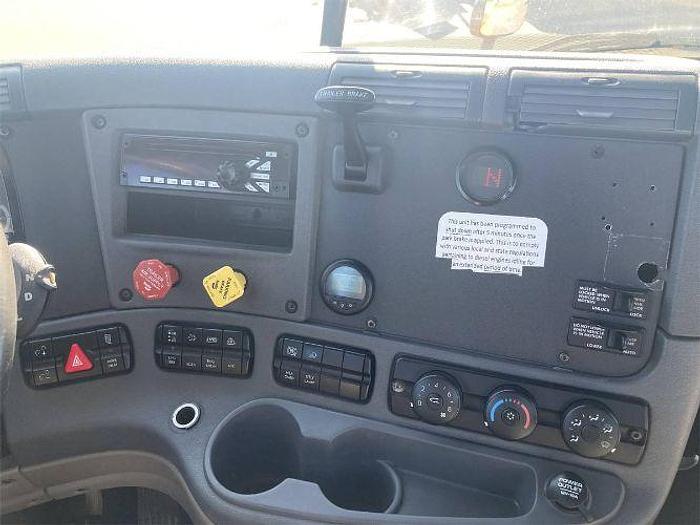 Used 2015 Freightliner Cascadia