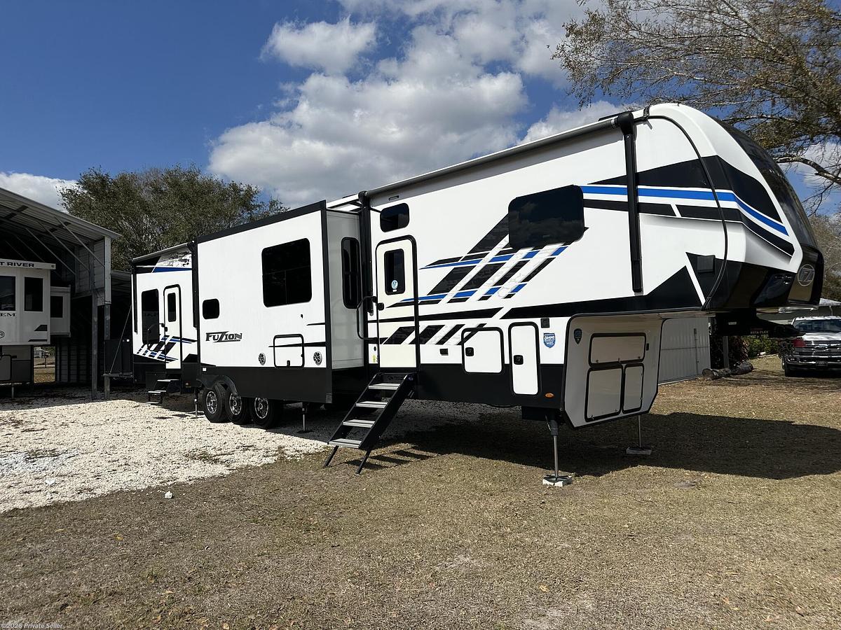 Used 2023 Keystone Fuzion 430 Fifth Wheel Toy Hauler