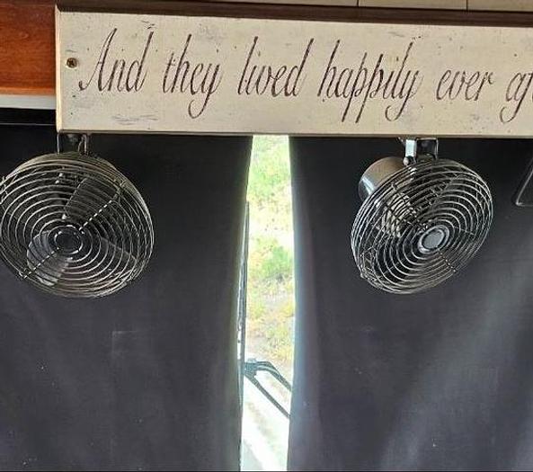 Used 2005 Fleetwood Southwind 37L