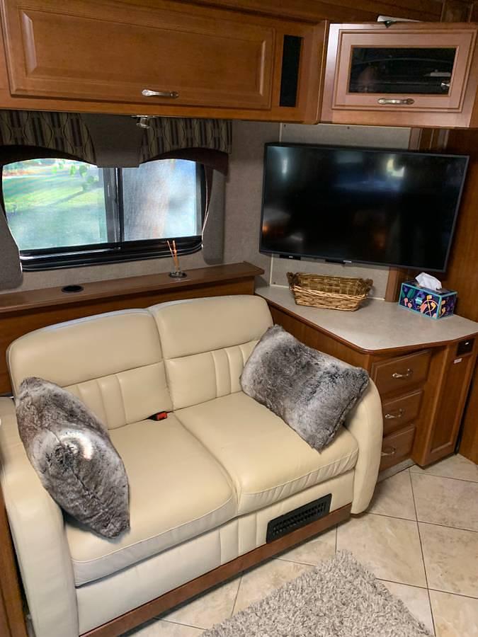 Used 2010 Fleetwood Discovery 40K