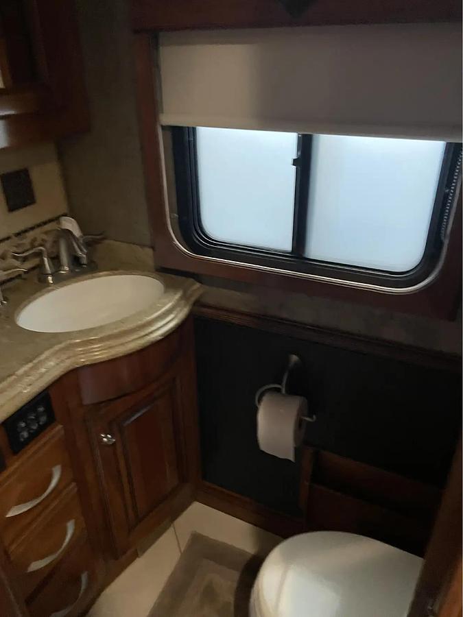 Used 2010 Tiffin Zephyr 45QBZ Class A Diesel Motorhome