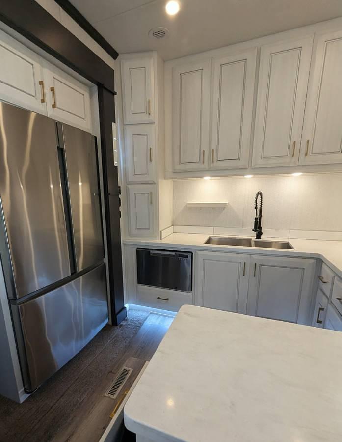 Used 2021 DRV Mobile Suites 41RKDB4